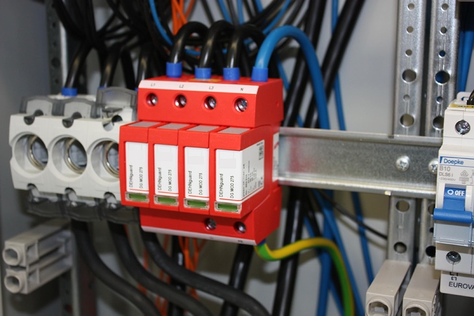 U berspannungsschutz bei Elektro Raab GmbH & Co. KG in Oberviechtach